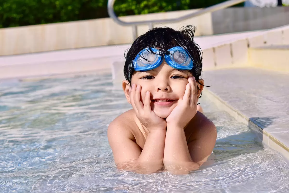 Lunettes de piscine pas cher pour enfant ou visage fin DEMETZ V3